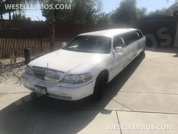 2005 Lincoln Towncar 120" Stretch Limousine for Sale in Antelope, CA - Photo 3