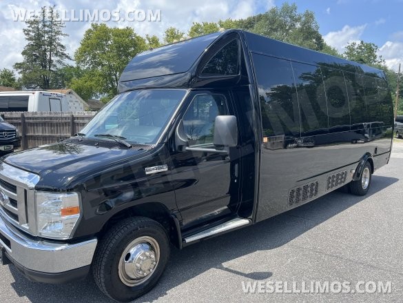 2017 Ford E 450 Executive Shuttle for Sale in Pasadena, MD - Main Photo