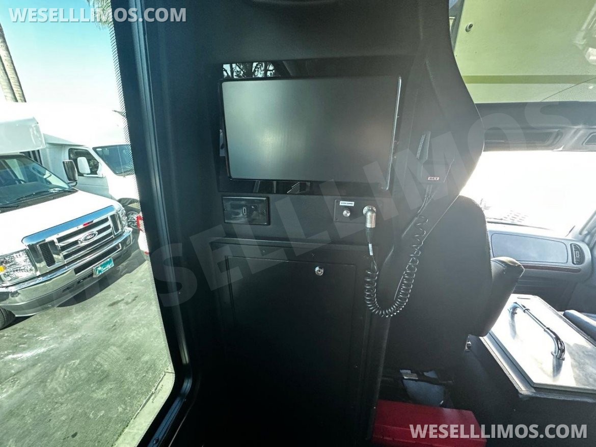 Executive Shuttle for Sale in CARSON, CA - Photo 6