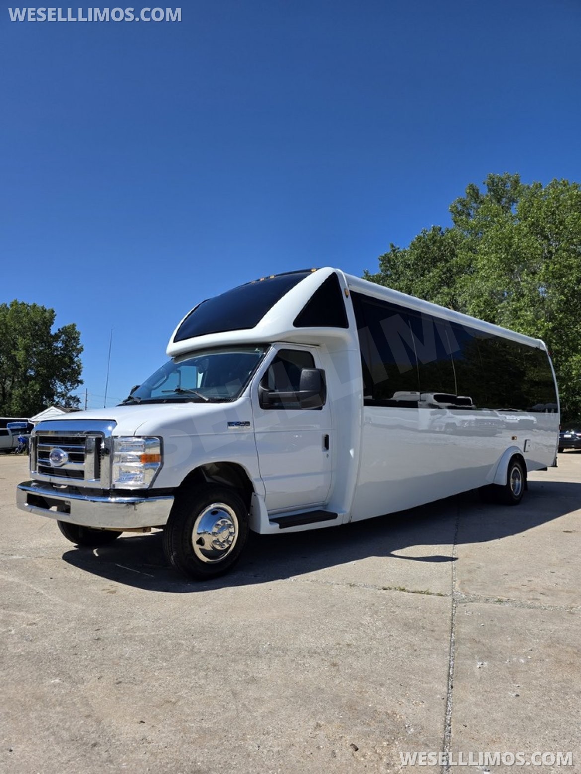 Limo Bus for Sale in Erie, PA - Photo 9