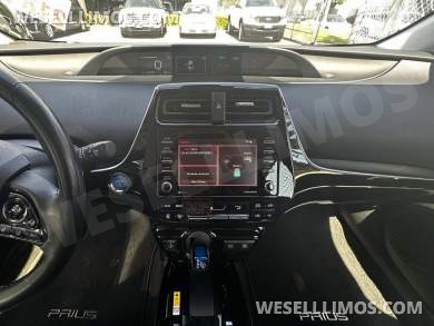 2022 Toyota Prius XLE Hybrid Sedan - Sedan for Sale in CARSON, CA - Photo 4