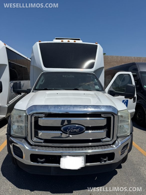 2016 Ford F550 Shuttle Bus for Sale in Laguna Niguel, CA - Main Photo