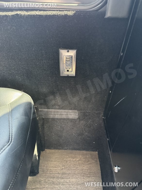 2016 Ford F550 Shuttle Bus for Sale in Laguna Niguel, CA - Photo 3