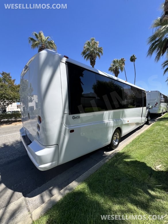 2016 Ford F550 Executive Shuttle for Sale in Laguna Niguel, CA - Photo 2