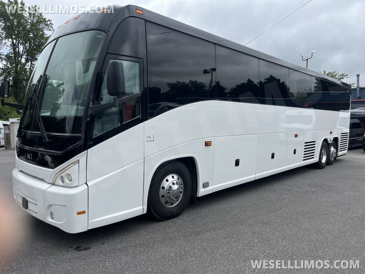 Motorcoach for Sale in Pasadena, MD - Photo 2