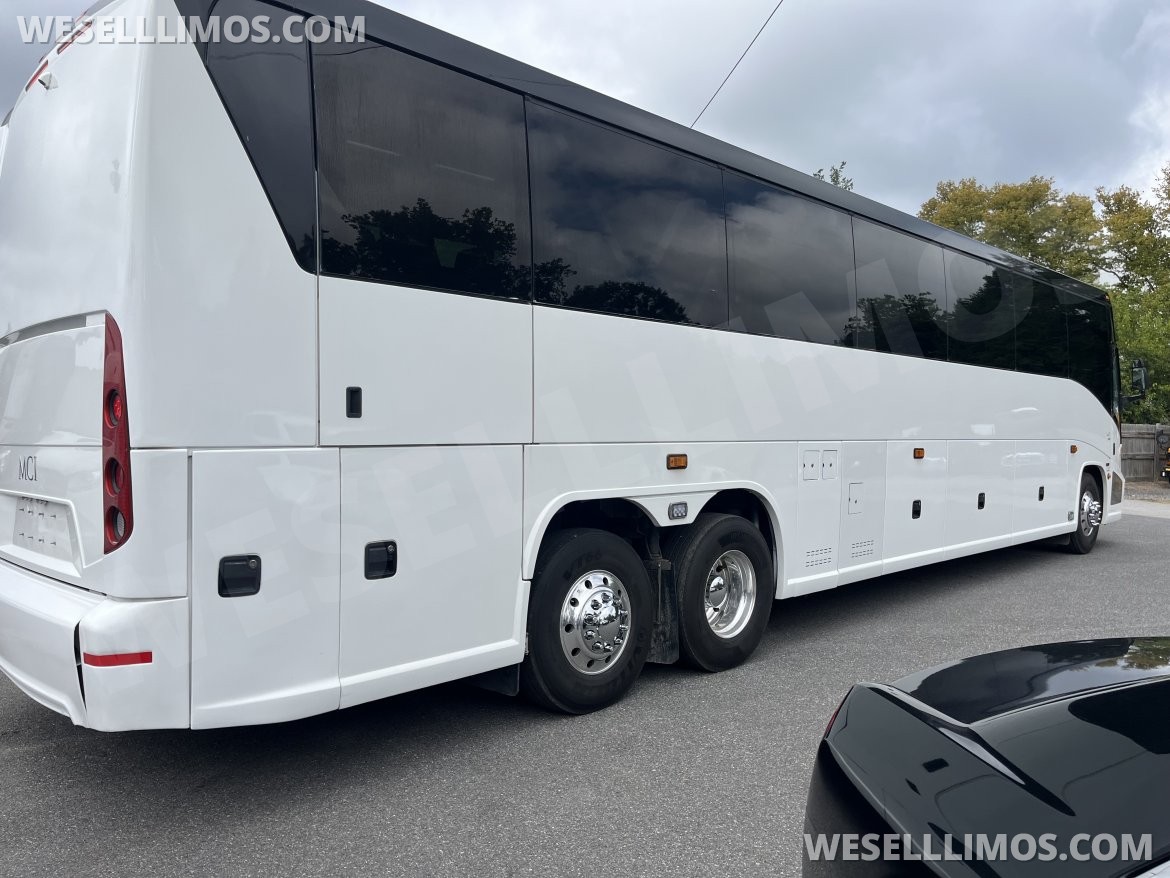 Motorcoach for Sale in Pasadena, MD - Photo 4