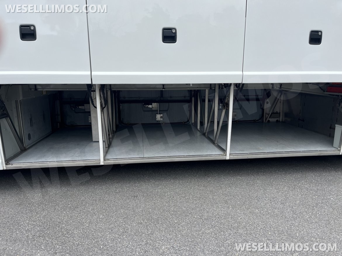 Motorcoach for Sale in Pasadena, MD - Photo 9