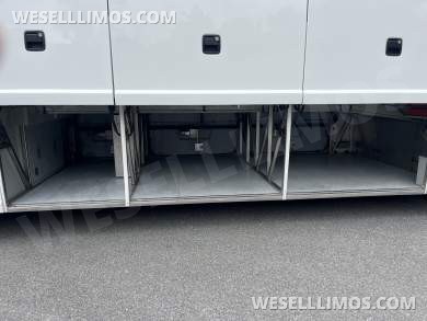 2017 MCI J 4500 Motorcoach - Motorcoach for Sale in Pasadena, MD - Photo 9