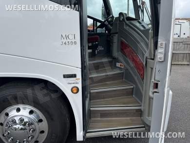 2017 MCI J 4500 Motorcoach - Motorcoach for Sale in Pasadena, MD - Photo 8