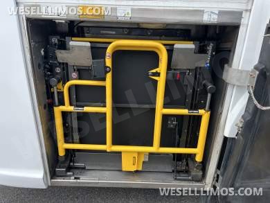 2017 MCI J 4500 Motorcoach - Motorcoach for Sale in Pasadena, MD - Photo 10