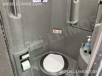 2017 MCI J 4500 Motorcoach - Motorcoach for Sale in Pasadena, MD - Photo 11
