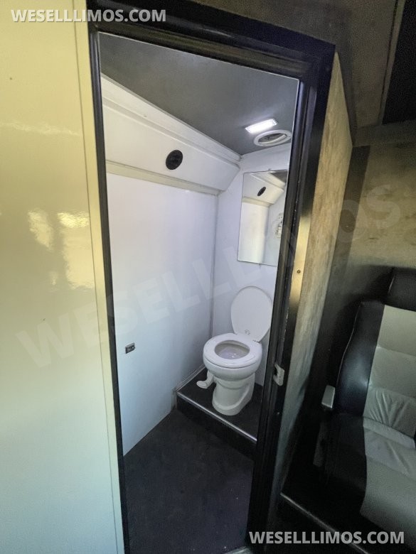 2012 Glaval Bus SYNERGY Motorcoach for Sale in CORONA, CA - Photo 3