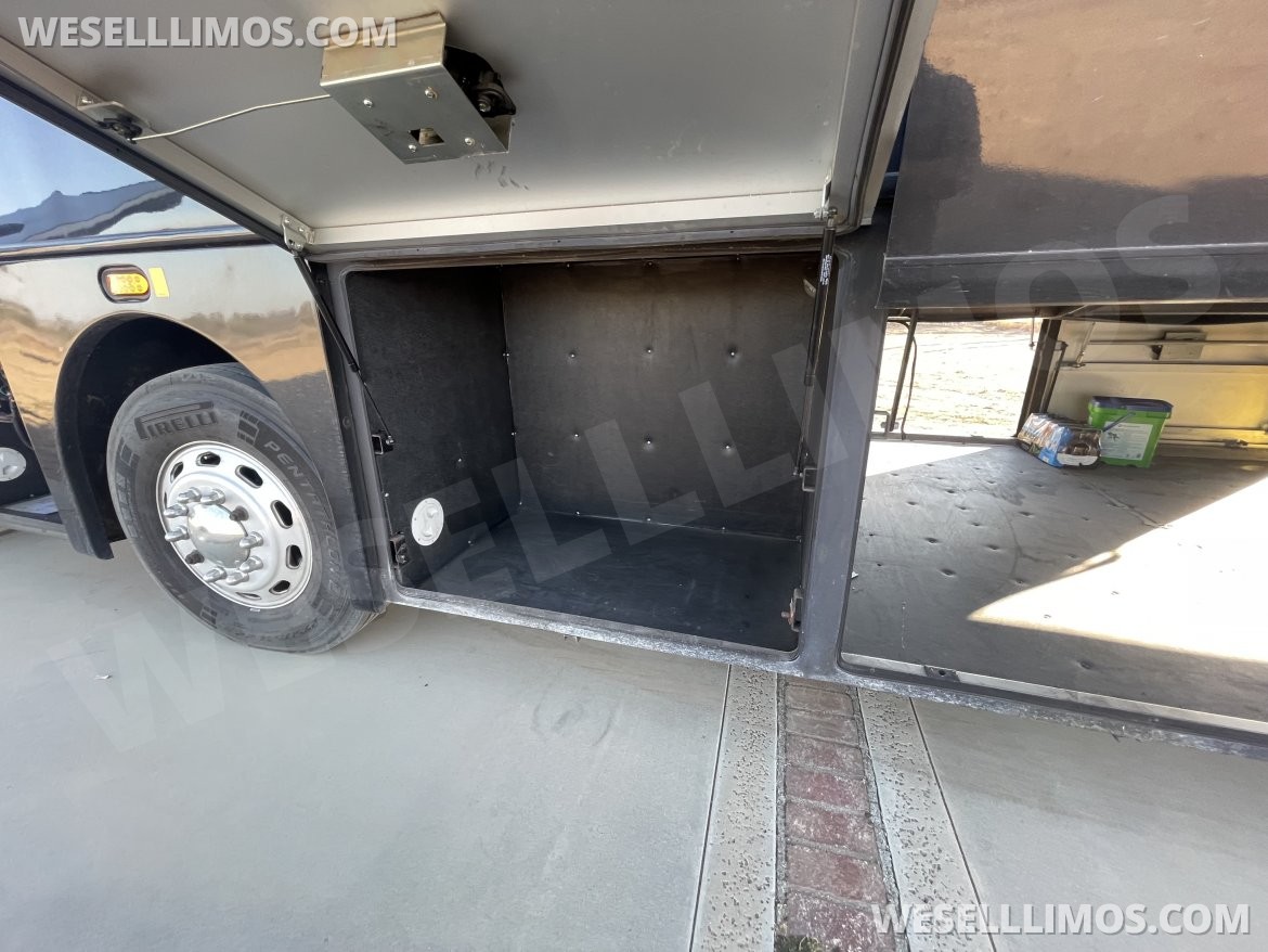 Motorcoach for Sale in CORONA, CA - Photo 4