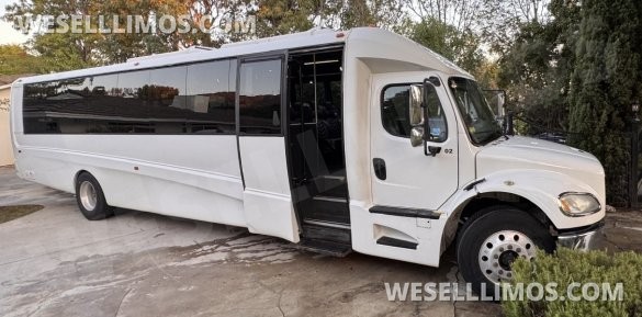 2020 Freightliner Shuttle Shuttle Bus for Sale in Los Angeles, CA - Photo 3