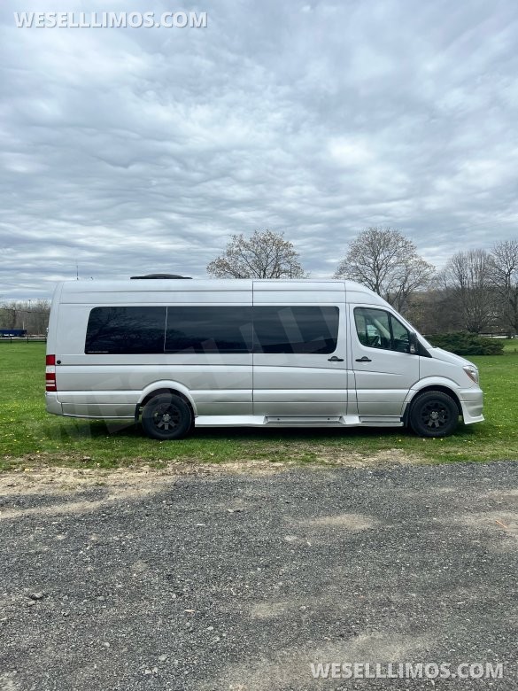 2014 Mercedes-Benz 2500 CEO SUV Mobile Office for Sale in Lagrange, NY - Photo 3