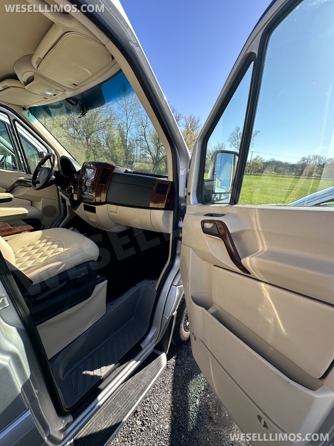 CEO SUV Mobile Office for Sale in Lagrange, NY - Photo 6