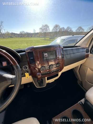 2014 Midwest Auto Designs Mercedes-Benz 2500 CEO SUV Mobile Office - CEO SUV Mobile Office for Sale in Lagrange, NY - Photo 9