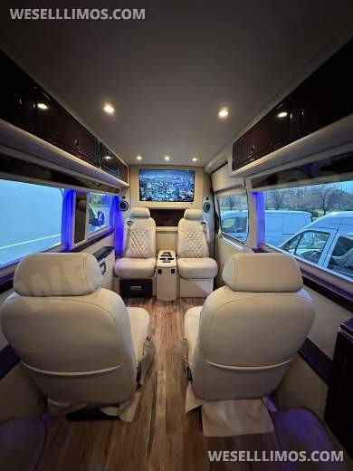 2014 Midwest Auto Designs Mercedes-Benz 2500 CEO SUV Mobile Office - CEO SUV Mobile Office for Sale in Lagrange, NY - Photo 12