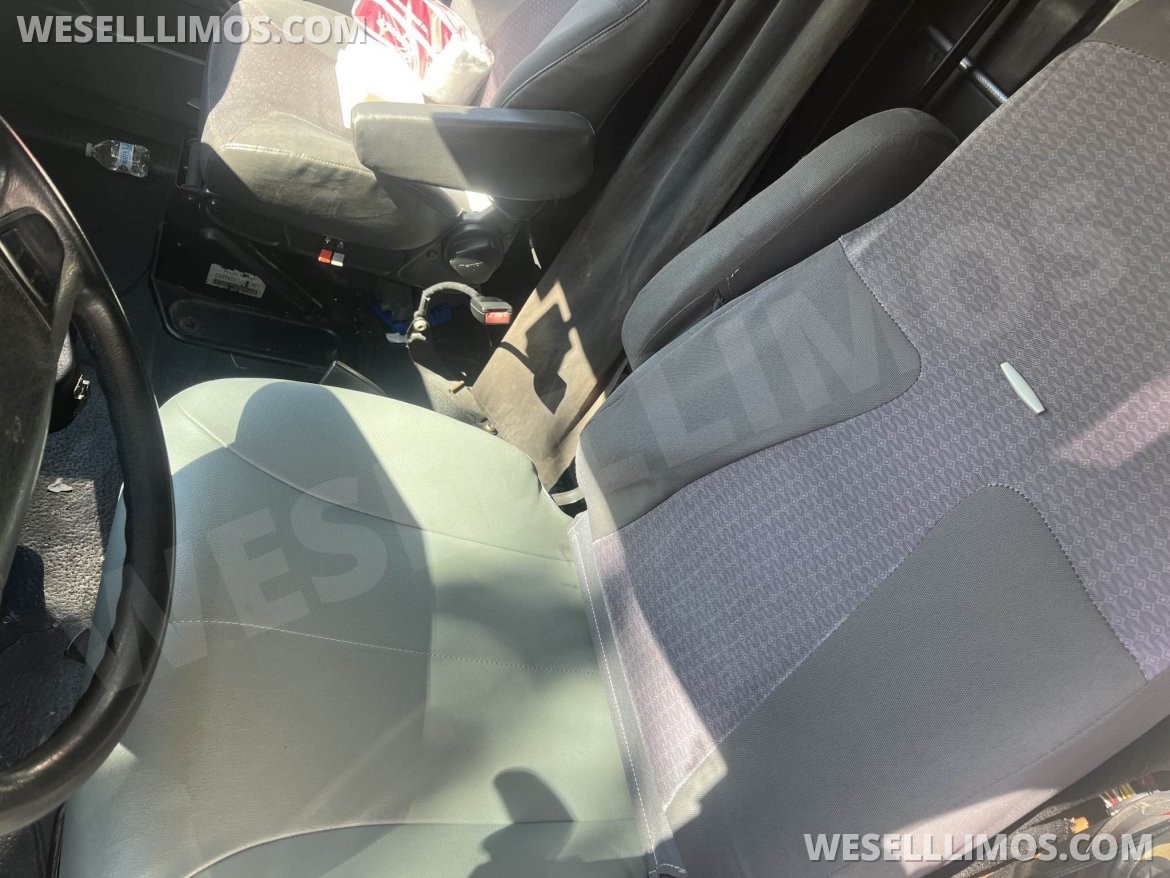 Limo Bus for Sale in Babylon, NY - Photo 8