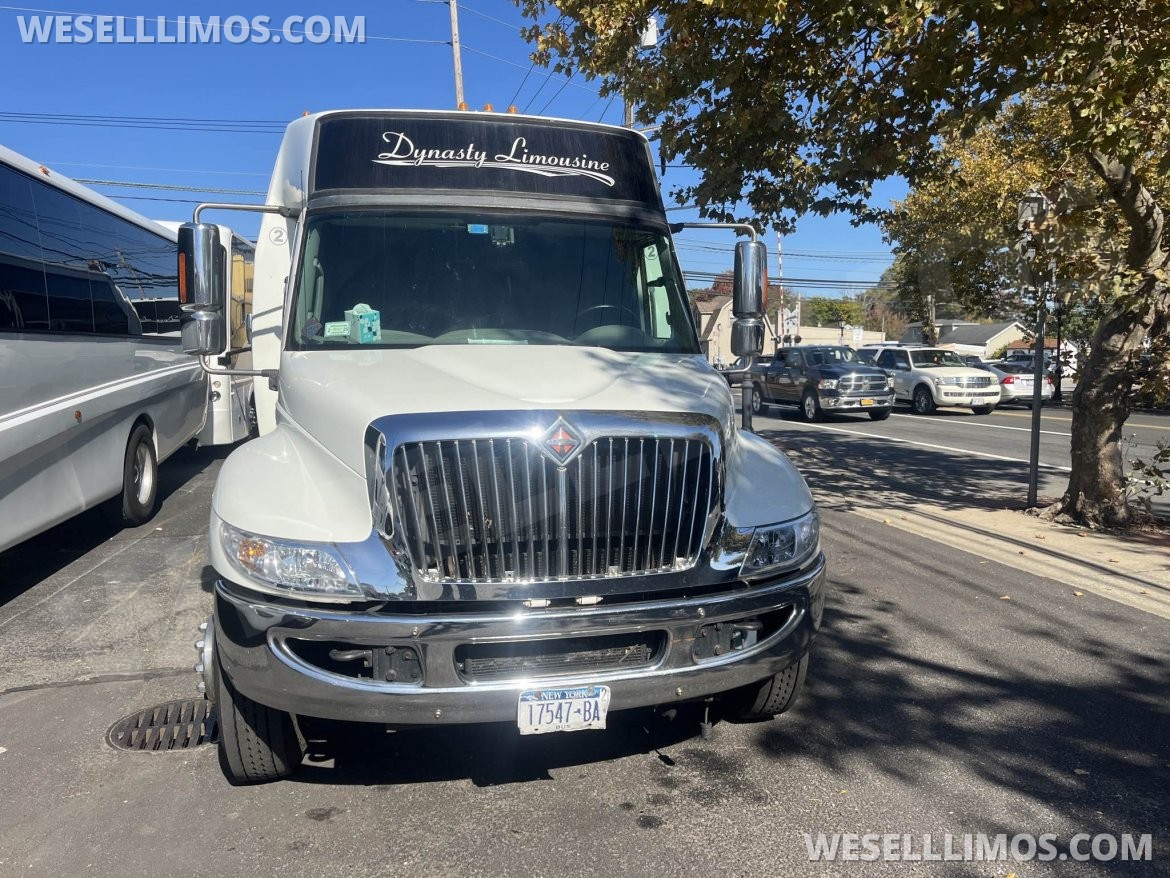 Limo Bus for Sale in Babylon, NY - Photo 4