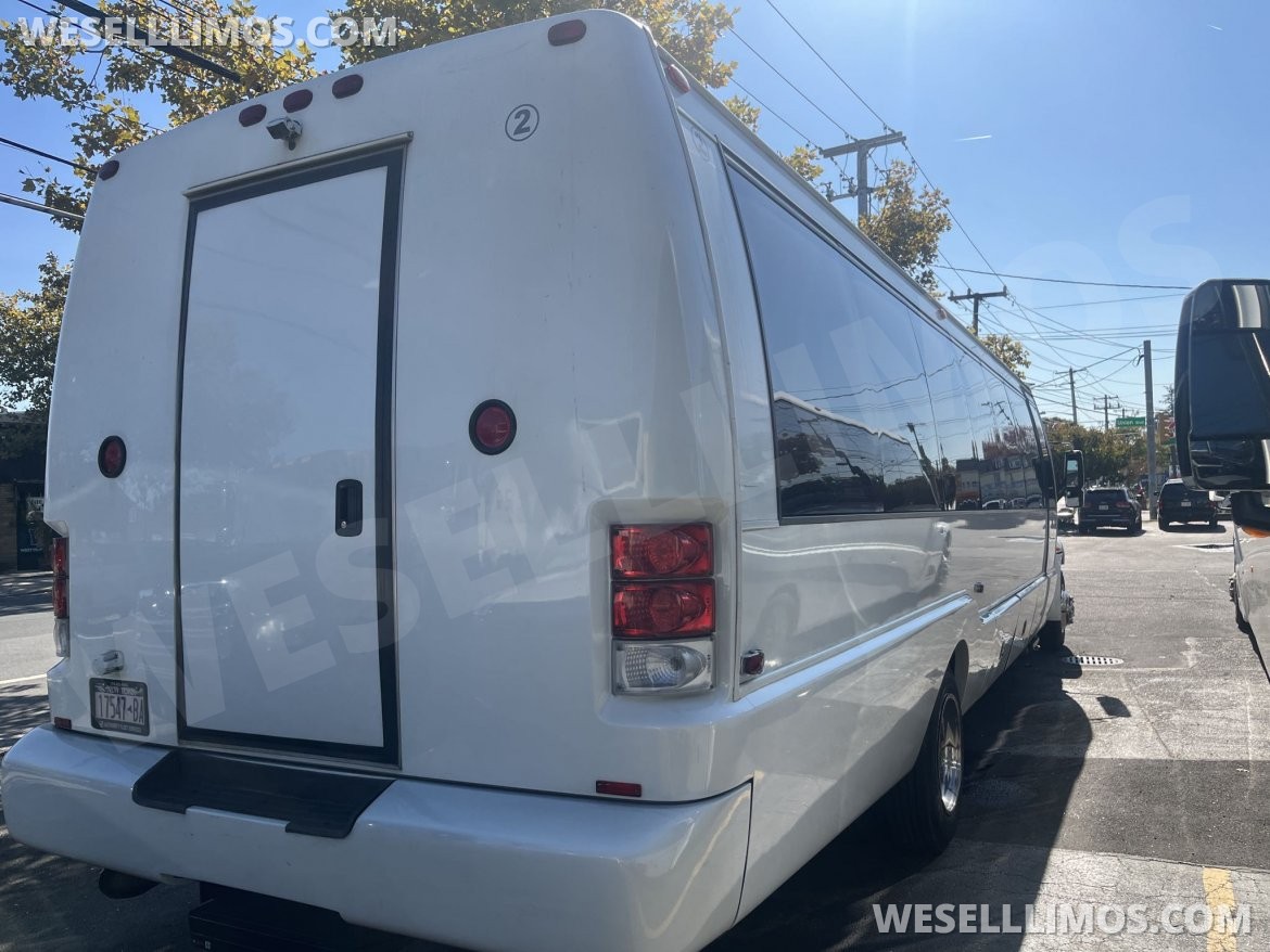 Limo Bus for Sale in Babylon, NY - Photo 5