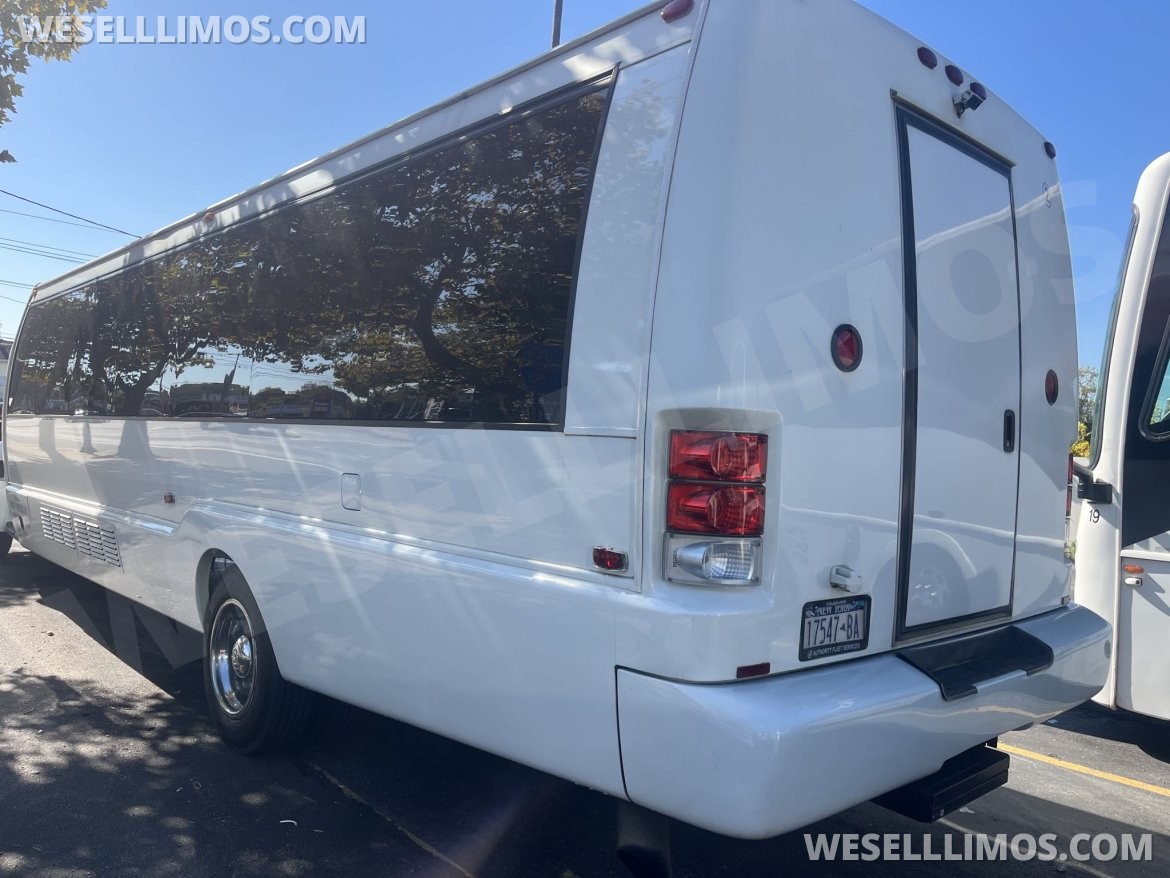 Limo Bus for Sale in Babylon, NY - Photo 6