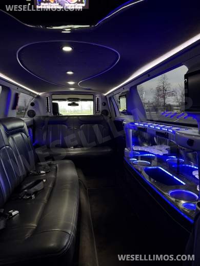 2016 5 Door Royale Lincoln MKT Limousine - Limousine for Sale in Naperville, IL - Photo 11