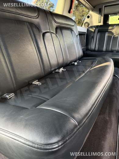 2016 5 Door Royale Lincoln MKT Limousine - Limousine for Sale in Naperville, IL - Photo 9