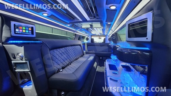 2022 Chrysler 300 140" Limousine for Sale in Anaheim, CA - Photo 3
