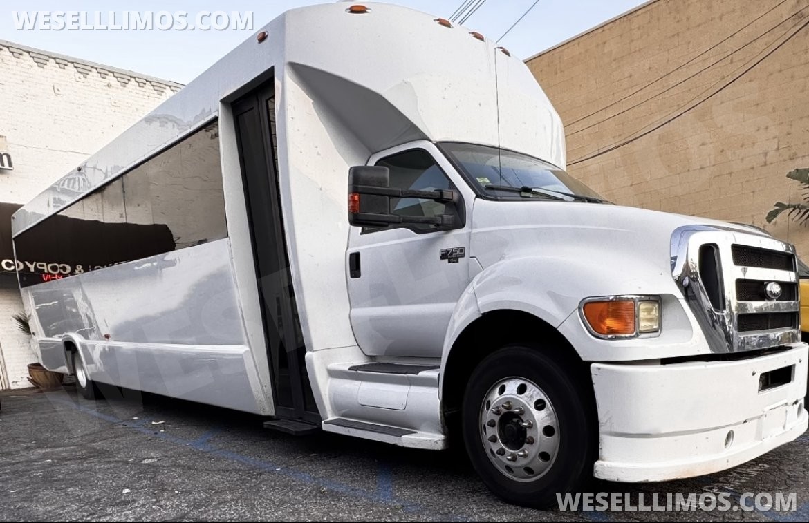 Limo Bus for Sale in Los Angeles, AL - Photo 11