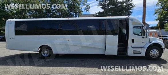 2016 Freightliner GM40 Shuttle Bus for Sale in New Haven, CT - Photo 2