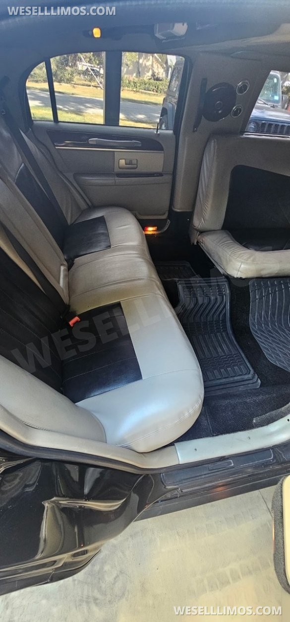 2007 Lincoln Towncar Limousine for Sale in Houston, TX - Photo 2