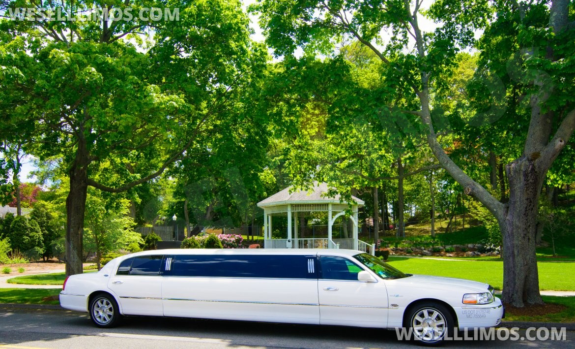 Limousine for Sale in Peabody, MA - Main Photo
