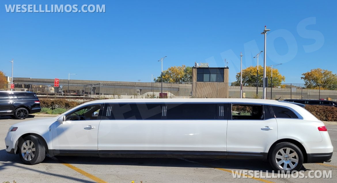 Limousine for Sale in Wheeling, IL - Photo 2