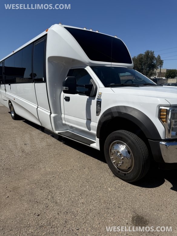 2019 Ford F550 GM 33 Executive Shuttle for Sale in National City, CA - Photo 3
