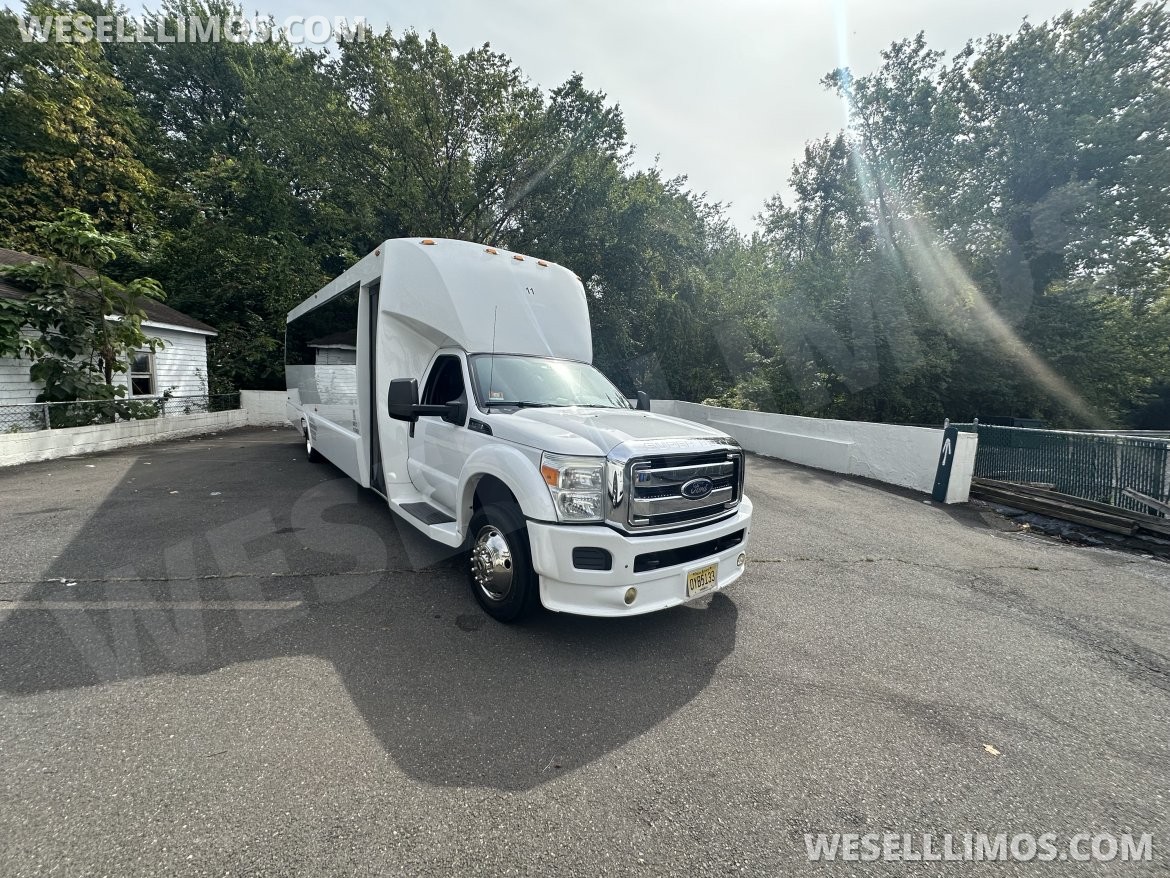 Limo Bus for Sale in Hawthorne, NJ - Photo 4
