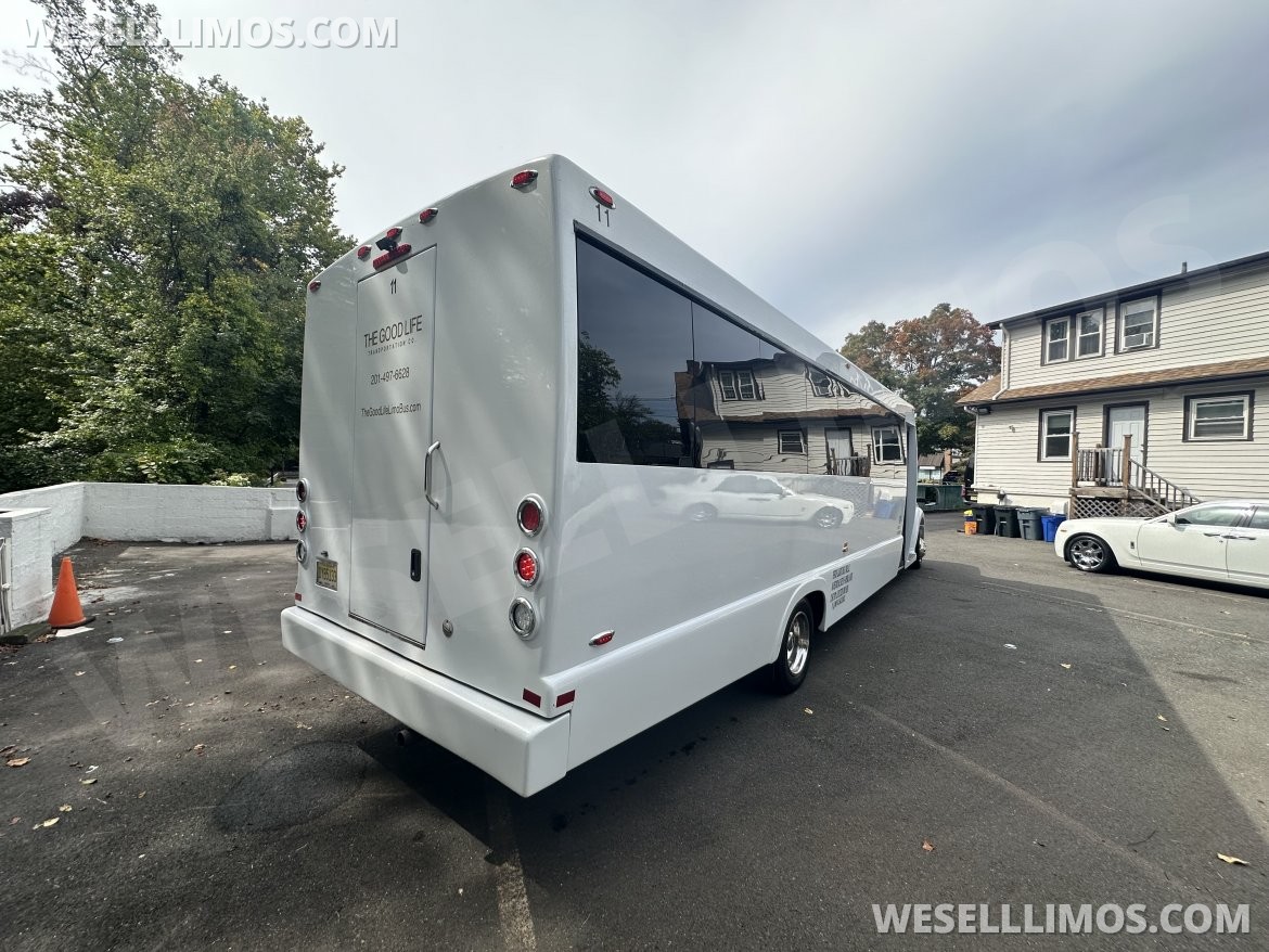 Limo Bus for Sale in Hawthorne, NJ - Photo 8