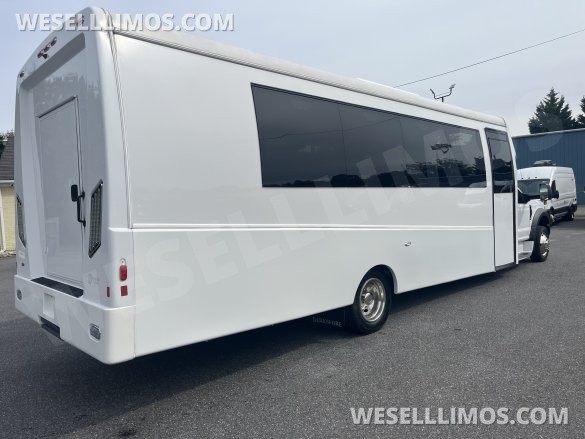 2017 Ford F550 Executive Shuttle for Sale in Pasadena, MD - Photo 3