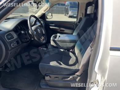 2009 Executive Coach Builders Chevrolet Suburbalade  SUV Stretch - SUV Stretch for Sale in Pasadena, MD - Photo 12