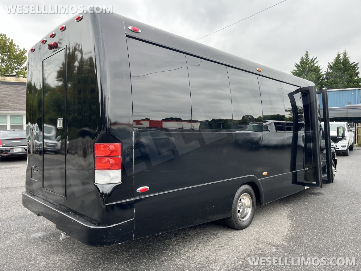 Limo Bus for Sale in Pasadena, MD - Photo 4