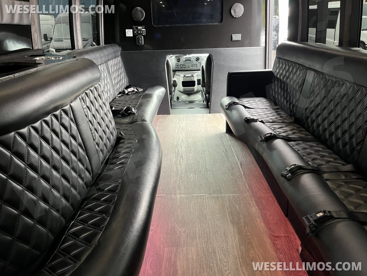 Limo Bus for Sale in Pasadena, MD - Photo 10