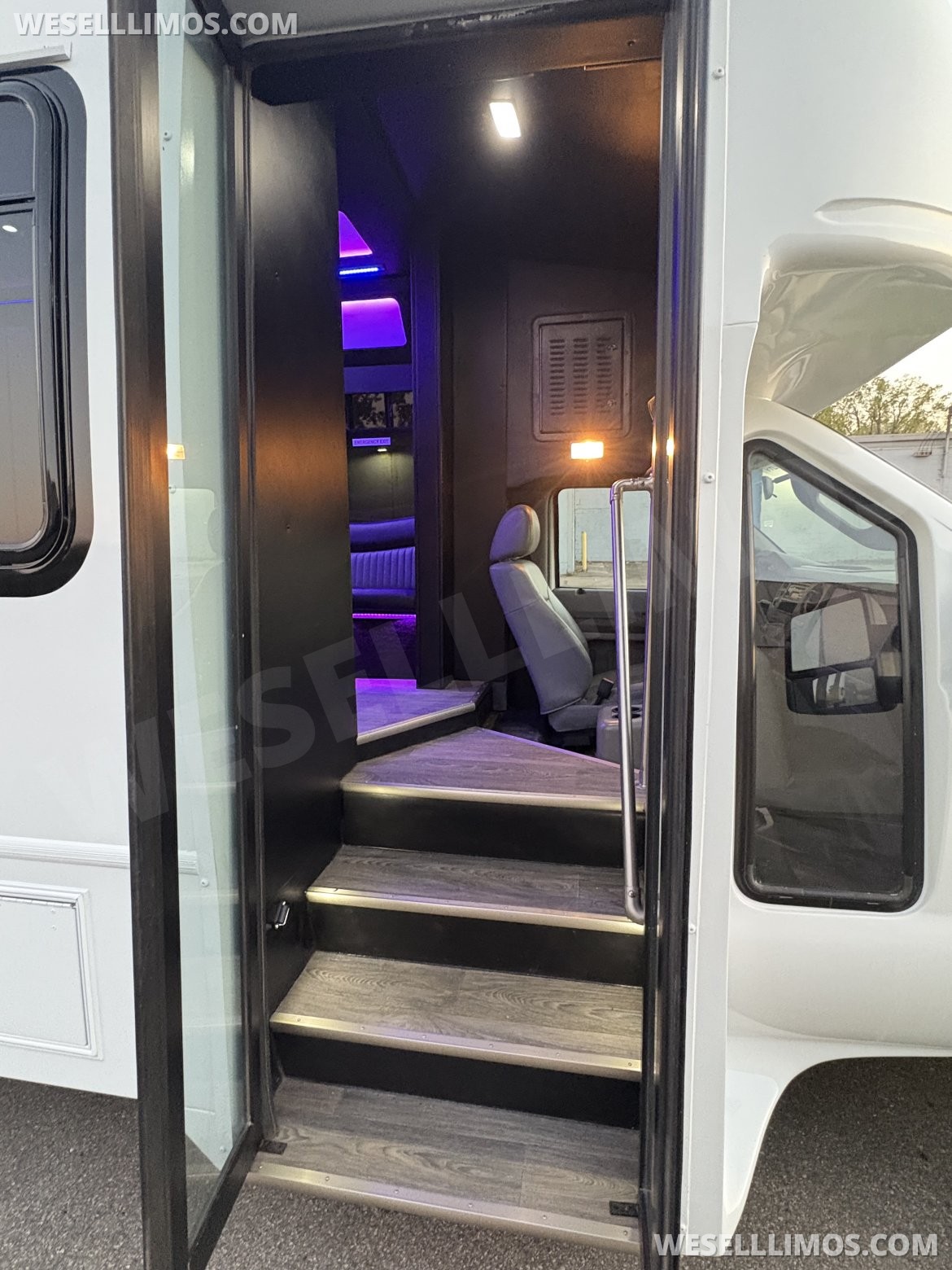 Limo Bus for Sale in fraser, MI - Photo 10