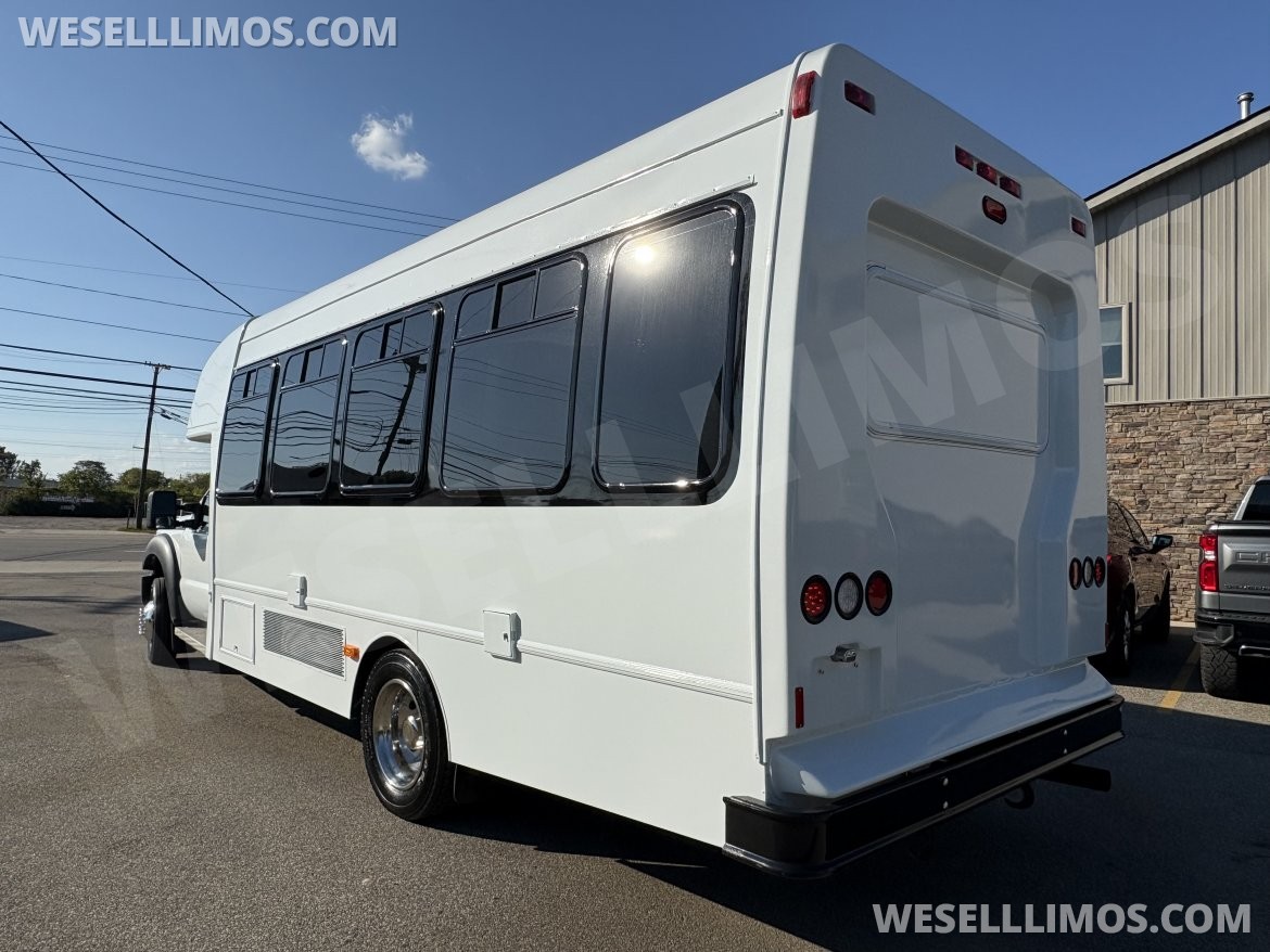 Limo Bus for Sale in fraser, MI - Photo 15