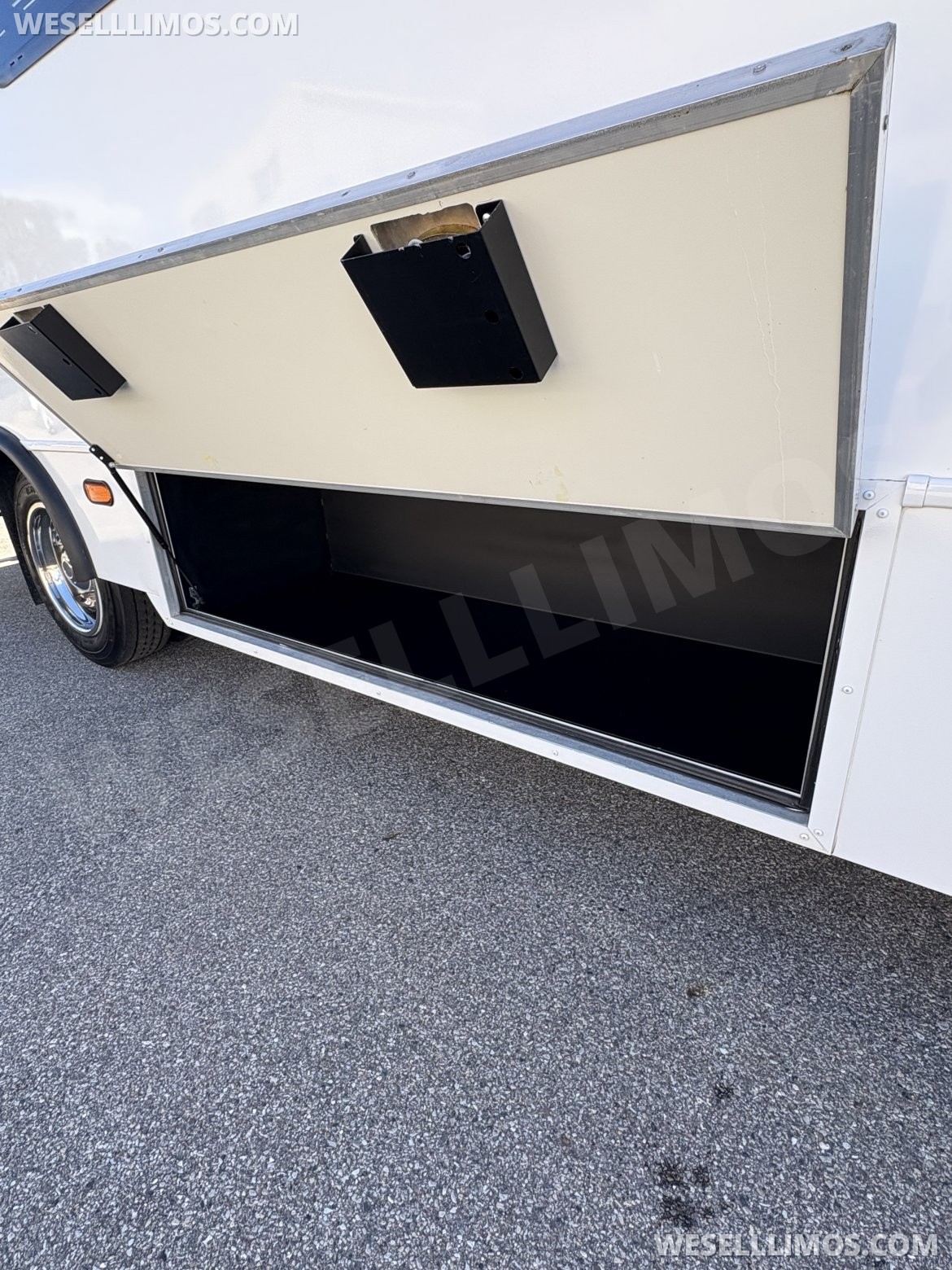Shuttle Bus for Sale in FRASER, MI - Photo 16