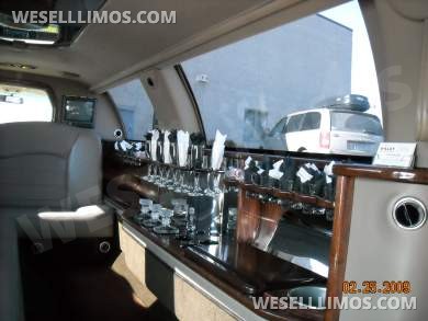 2004 Springfield Coach Builders Ford Excursion SUV Stretch - SUV Stretch for Sale in Minneapolis, MN - Photo 2