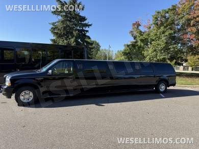2004 Springfield Coach Builders Ford Excursion SUV Stretch - SUV Stretch for Sale in Minneapolis, MN - Photo 4