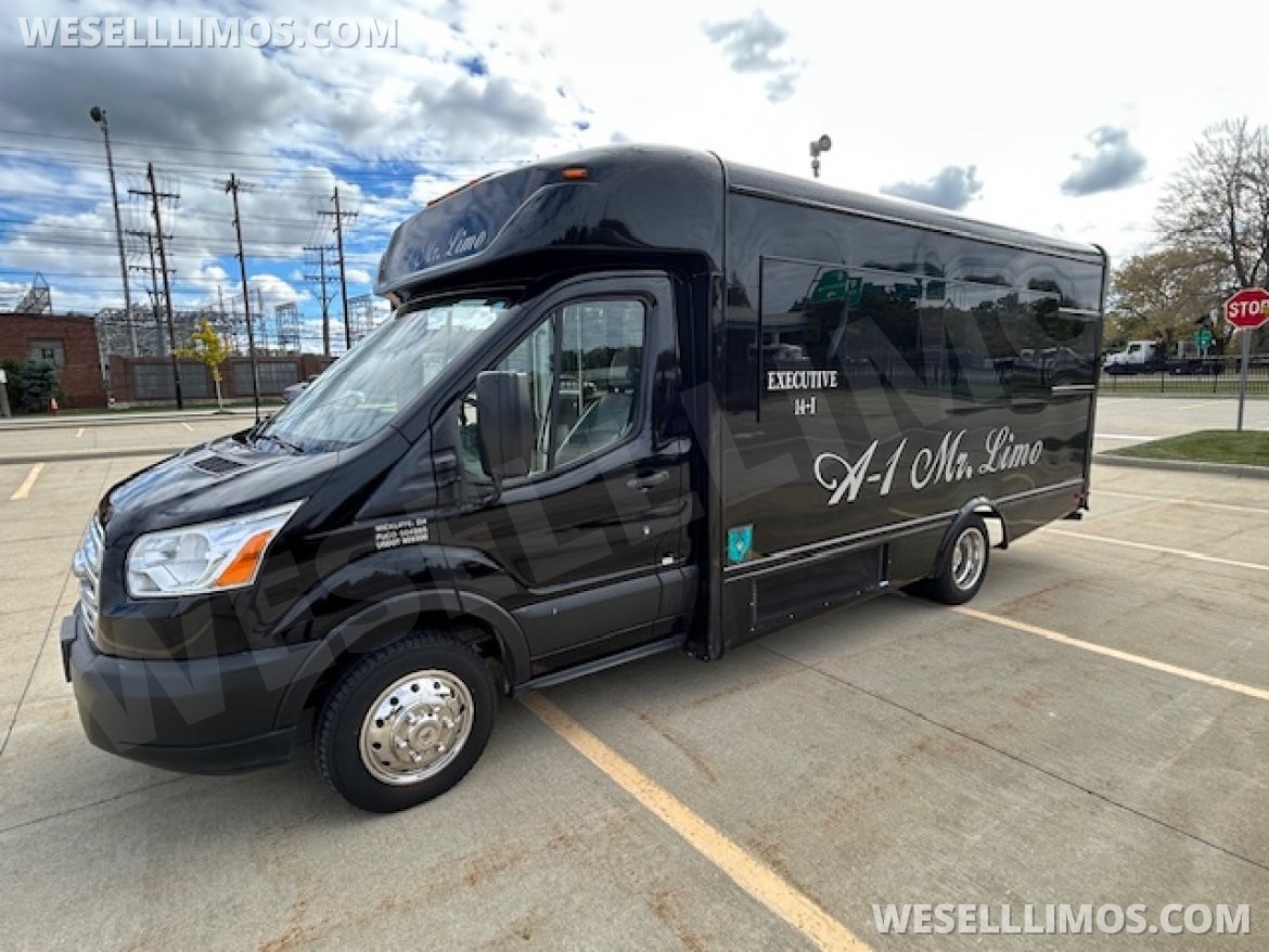 Shuttle Bus for Sale in Wickliffe, OH - Photo 2