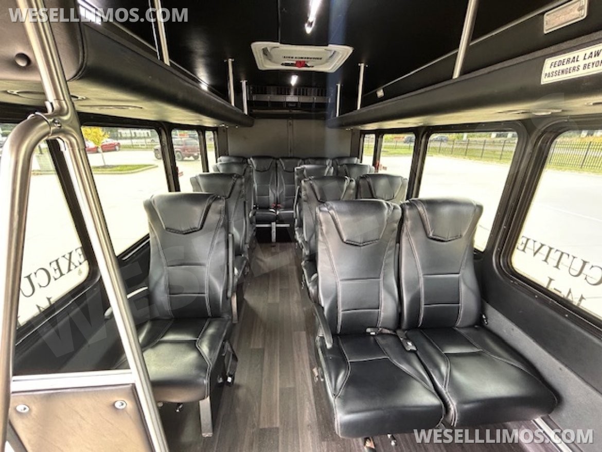 Shuttle Bus for Sale in Wickliffe, OH - Photo 9