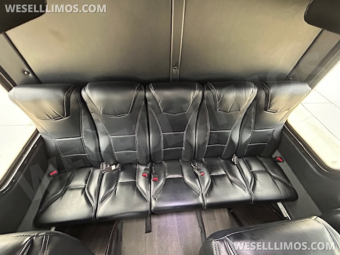 Shuttle Bus for Sale in Wickliffe, OH - Photo 14
