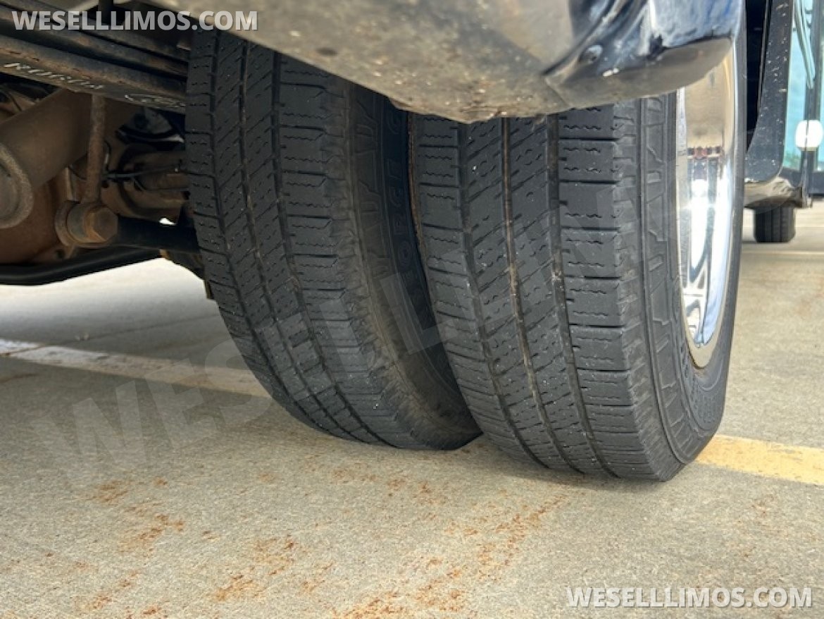 Shuttle Bus for Sale in Wickliffe, OH - Photo 18